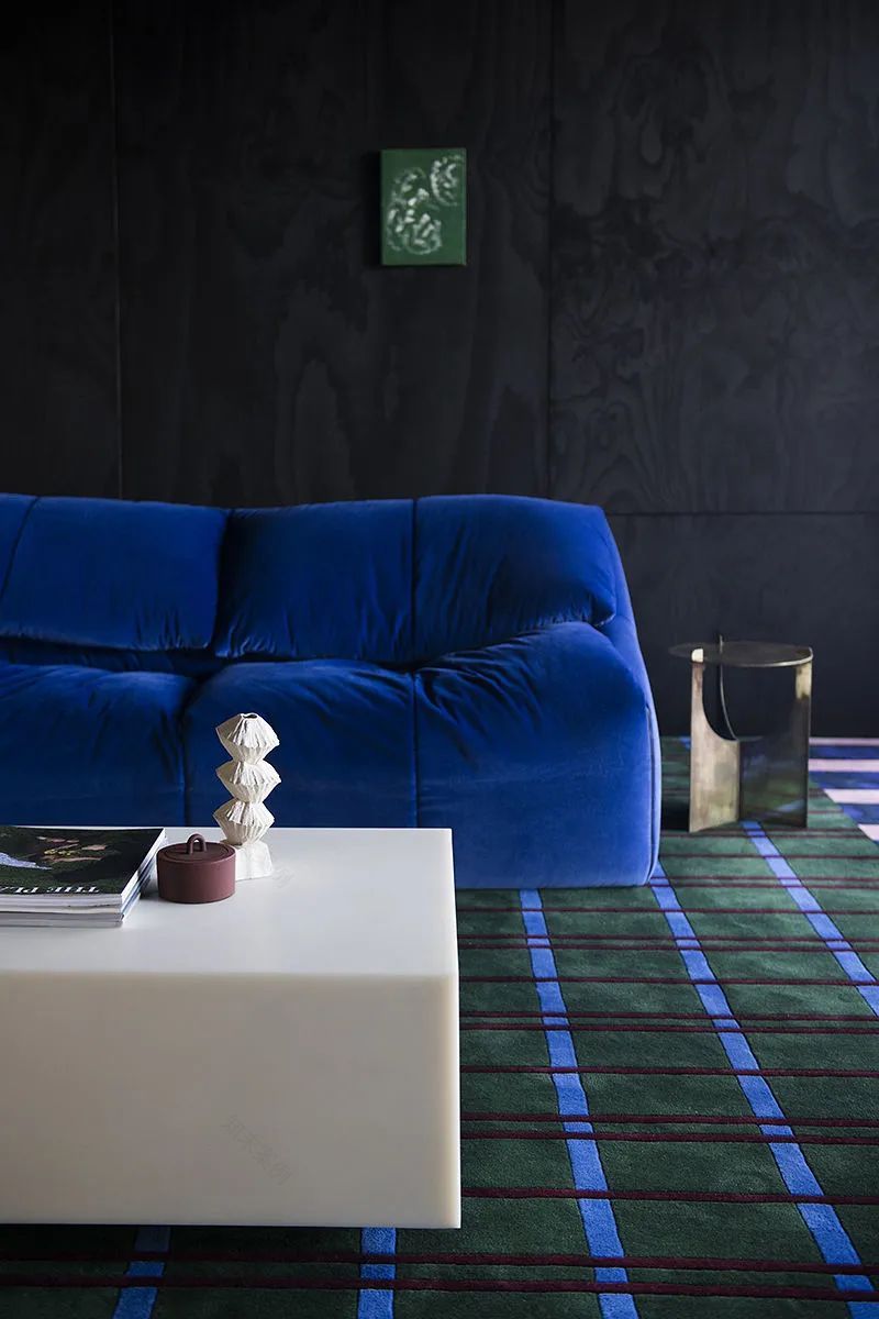 暗黑系别墅 · 光与影的协奏曲丨澳大利亚霍巴特丨Hearth 室内建筑和设计工作室-6