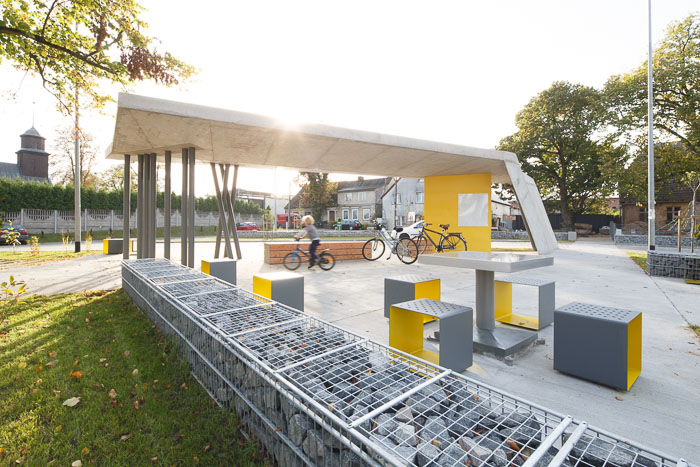 瓦韦尔尼察的乡村广场-5