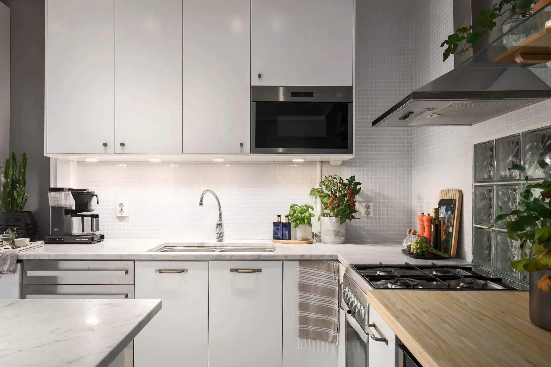 瑞典 54m2 设计公寓 | 窗 less 卧室的创意改造-9