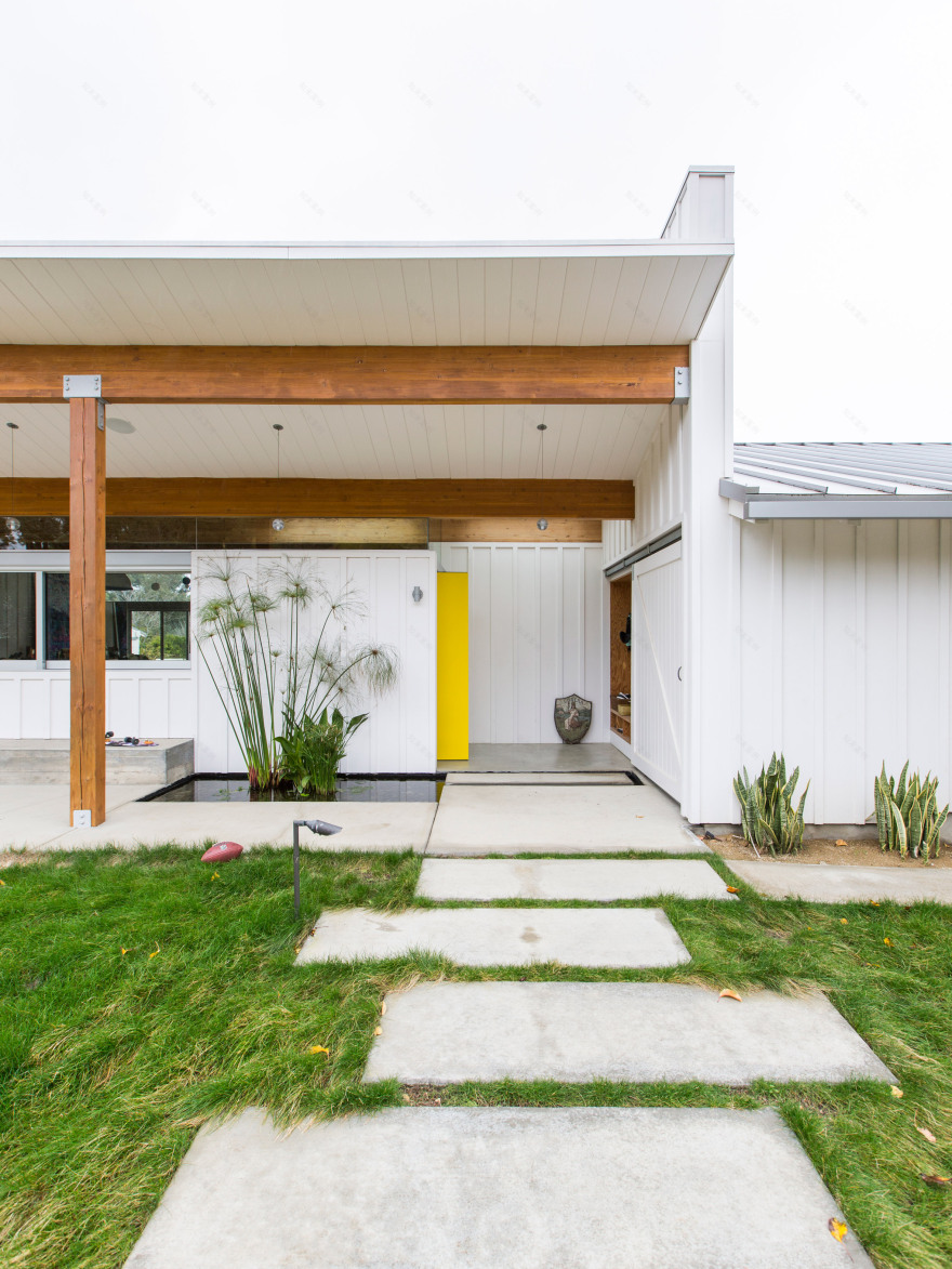 Bestor Architecture creates Malibu beach home for Beastie Boys rapper-6