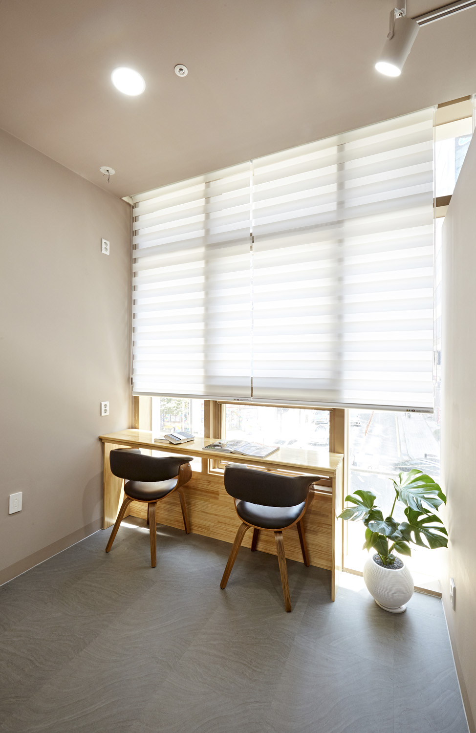 点亮空间之美 | 14 平米美容店的照明设计-16