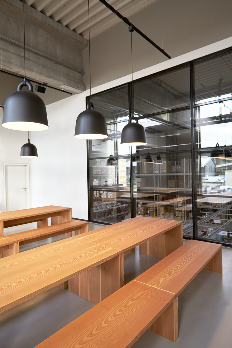 欧洲顶级泳装品牌 showroom，灵活多变的空间设计-15