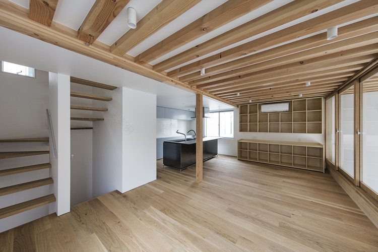 东京住宅区的车库变大厅设计-37