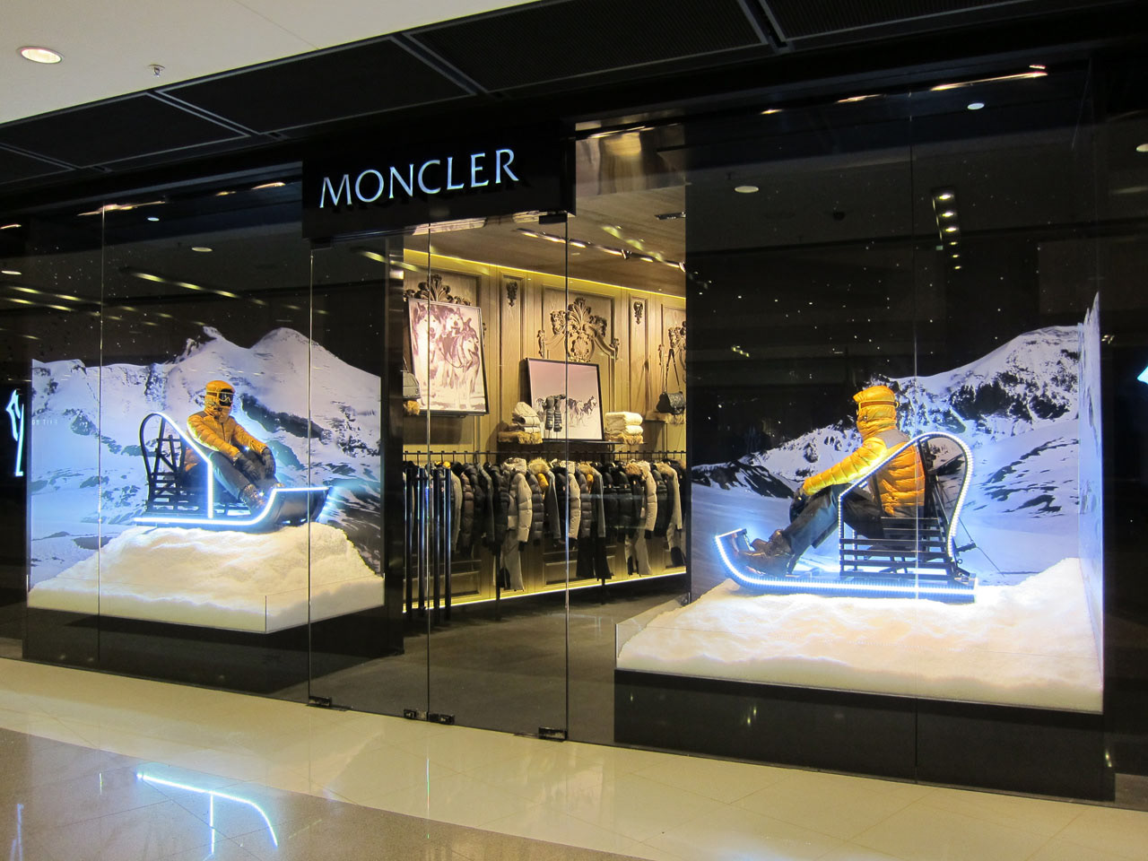 盟可睐 2011 秋冬狗拉雪橇橱窗-10