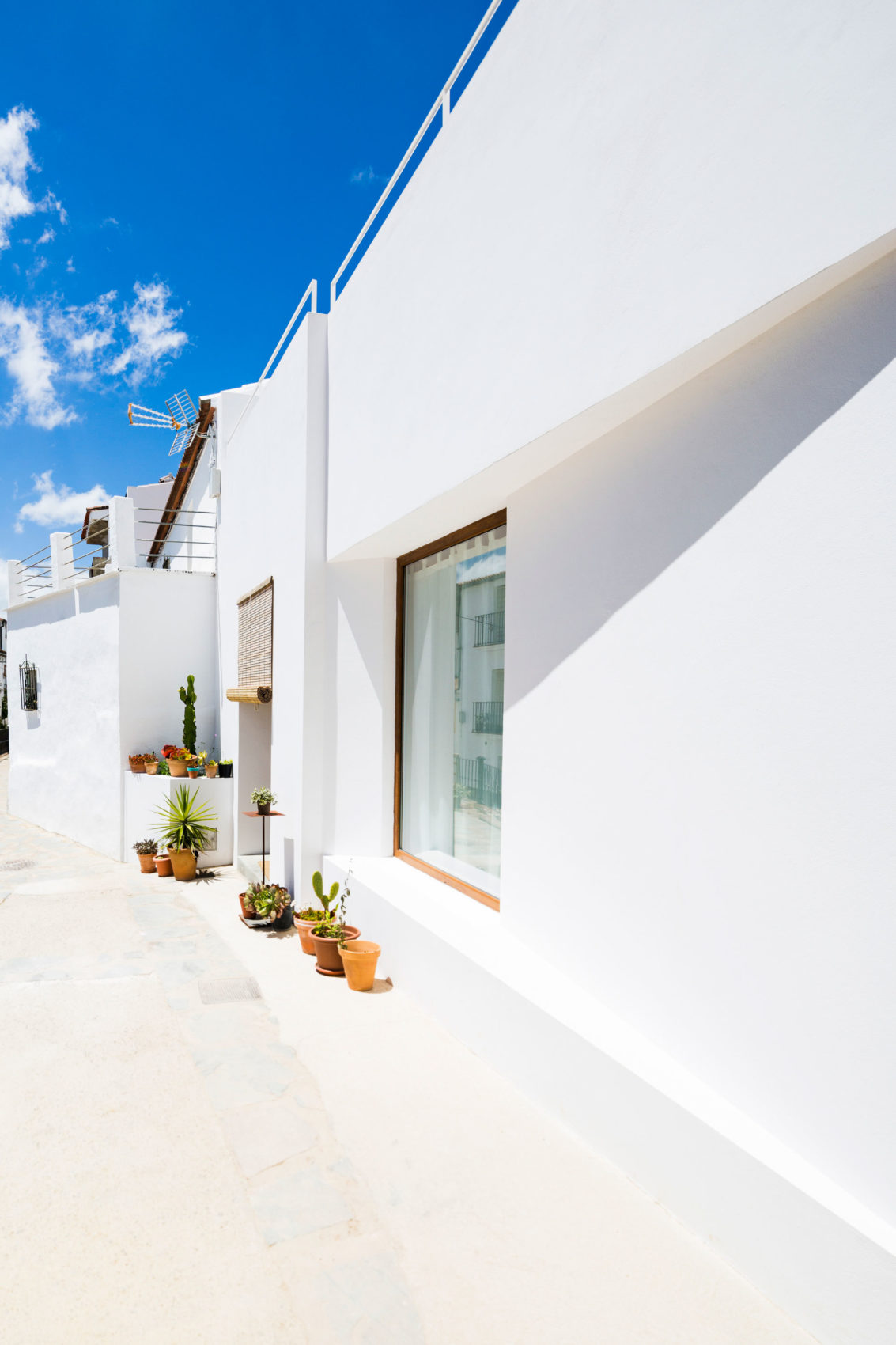 马拉加画家住宅 | 融入自然的白色立方体-3