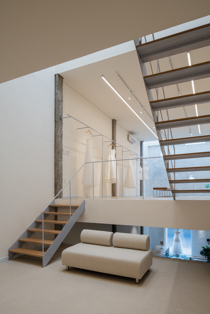 越南 Da Nang Euphoria Bridal Gallery 时尚婚纱店设计-32