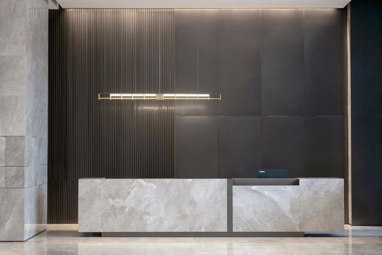 融创哈尔滨四季印象营销中心与样板房 | 东西方文化交融的现代空间设计-12