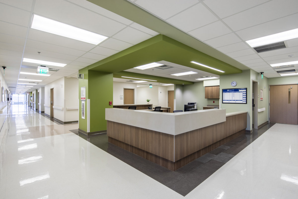 Michigan 雪城中心新建医疗中心，融入自然环境的现代设计-21