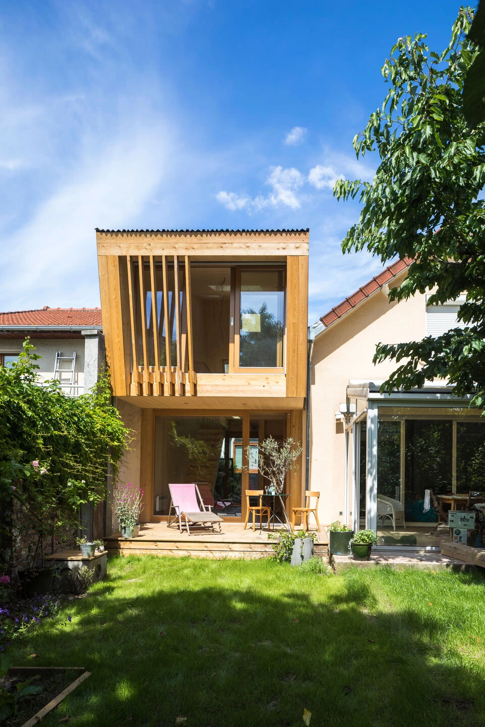 Gentilly 花园木质空中走廊住宅-10