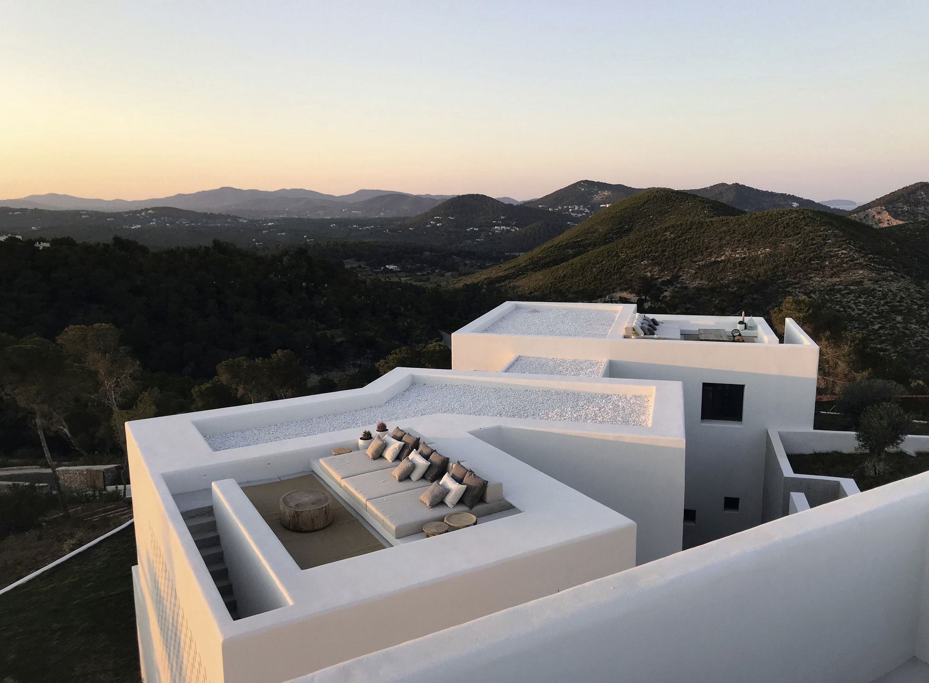 Patricia Urquiola 的伊维萨岛之家 | 天空的礼物-4