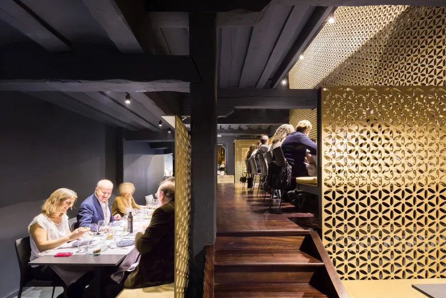 惊艳的西班牙餐厅设计,尊重传统与创新的完美结合-10