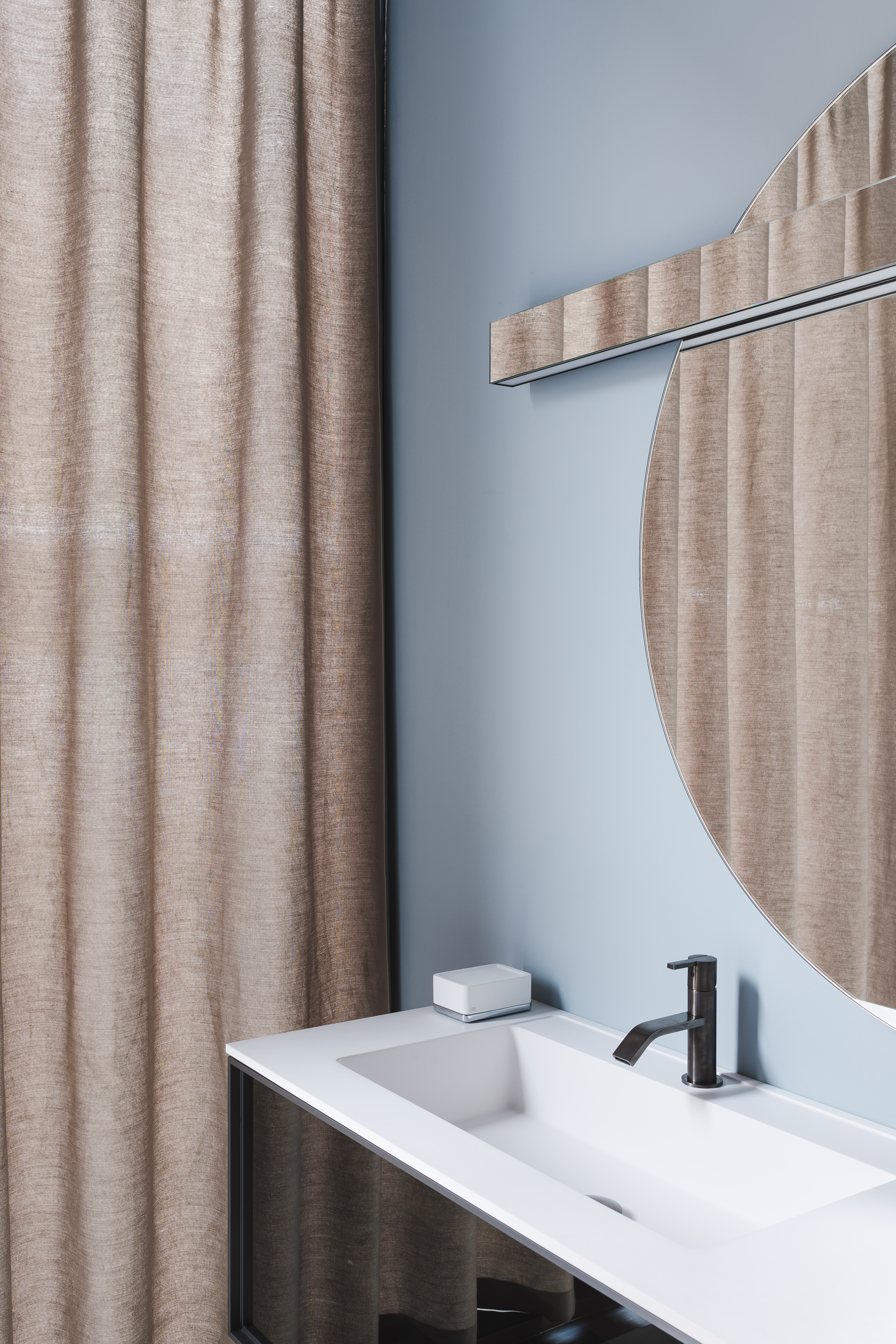 圣彼得堡的 AND28 设计空间——现代卫浴设计的艺术展示-15