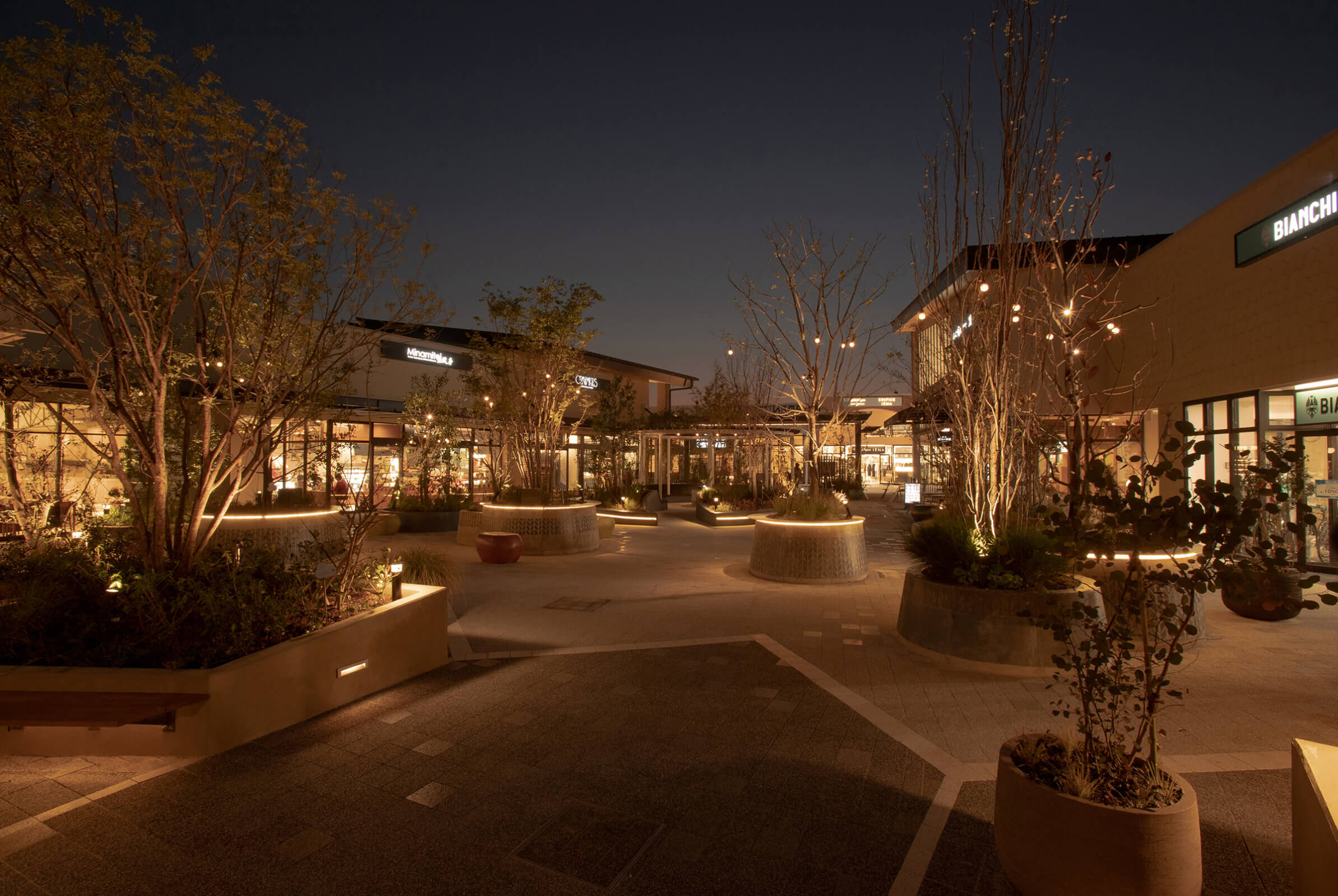 
      MITSUI OUTLET PARK Kisarazu (Phase 3) ｜ STGK Inc. | Landscape Design - Creating a living human-scape
    -18