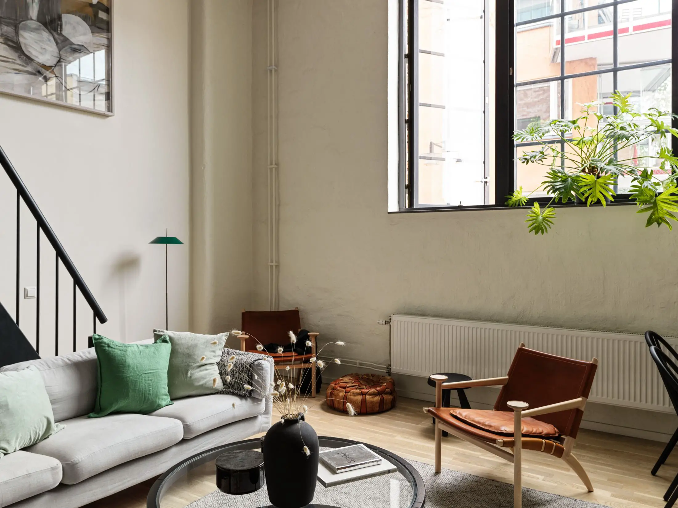 瑞典工业风迷你复式小 loft，绿色点缀完美空间-1