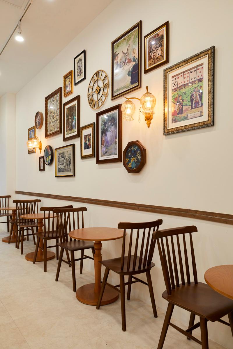 首尔白色&木纹 8 坪咖啡厅 内外兼修的设计魅力-9