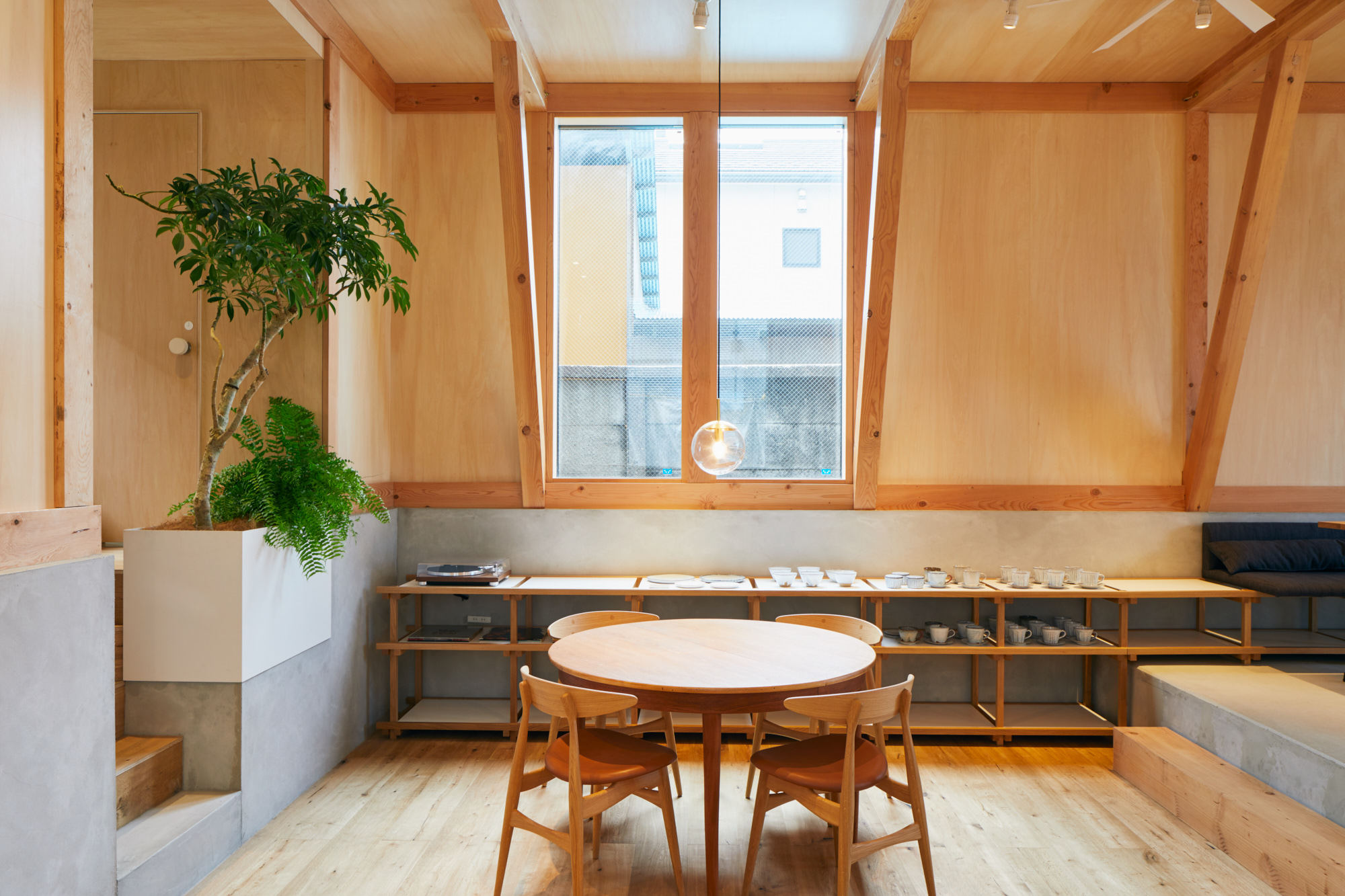 Tenhachi Architect & Interior Design丨咖啡店丨IDUMI Cafe + Residence-3