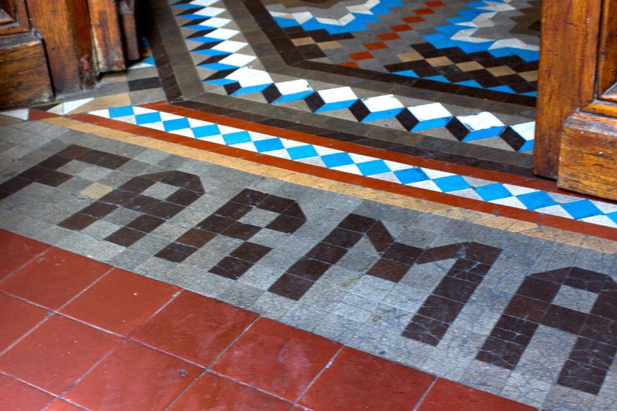 拯救历史,重塑身份的乌拉圭老药房咖啡馆-9