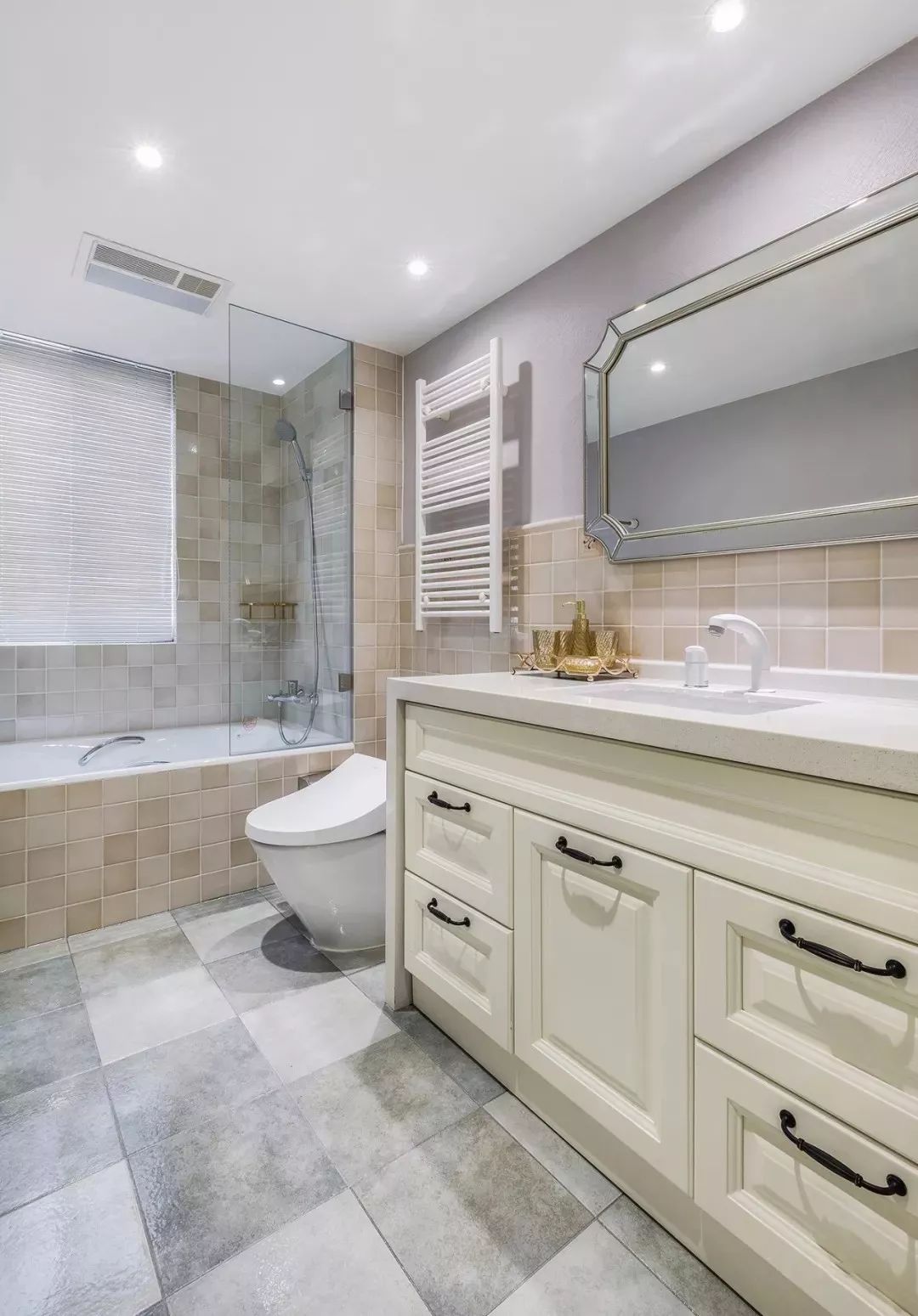 美式三居室,浅色硬装搭配鲜艳软装,雅致贵气-46