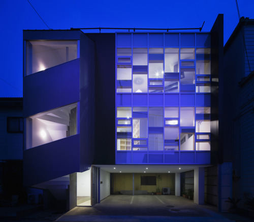 棚屋；棚式房屋（注：shelf house不是常见组合，shelf常见义是架子，但这里结合语境推测可能是类似棚屋这种简易房屋，shelf可能取其有遮蔽功能类似架子结构之意 ，不过这只是较合理的推测翻译） 丨開建築設計事務所-2