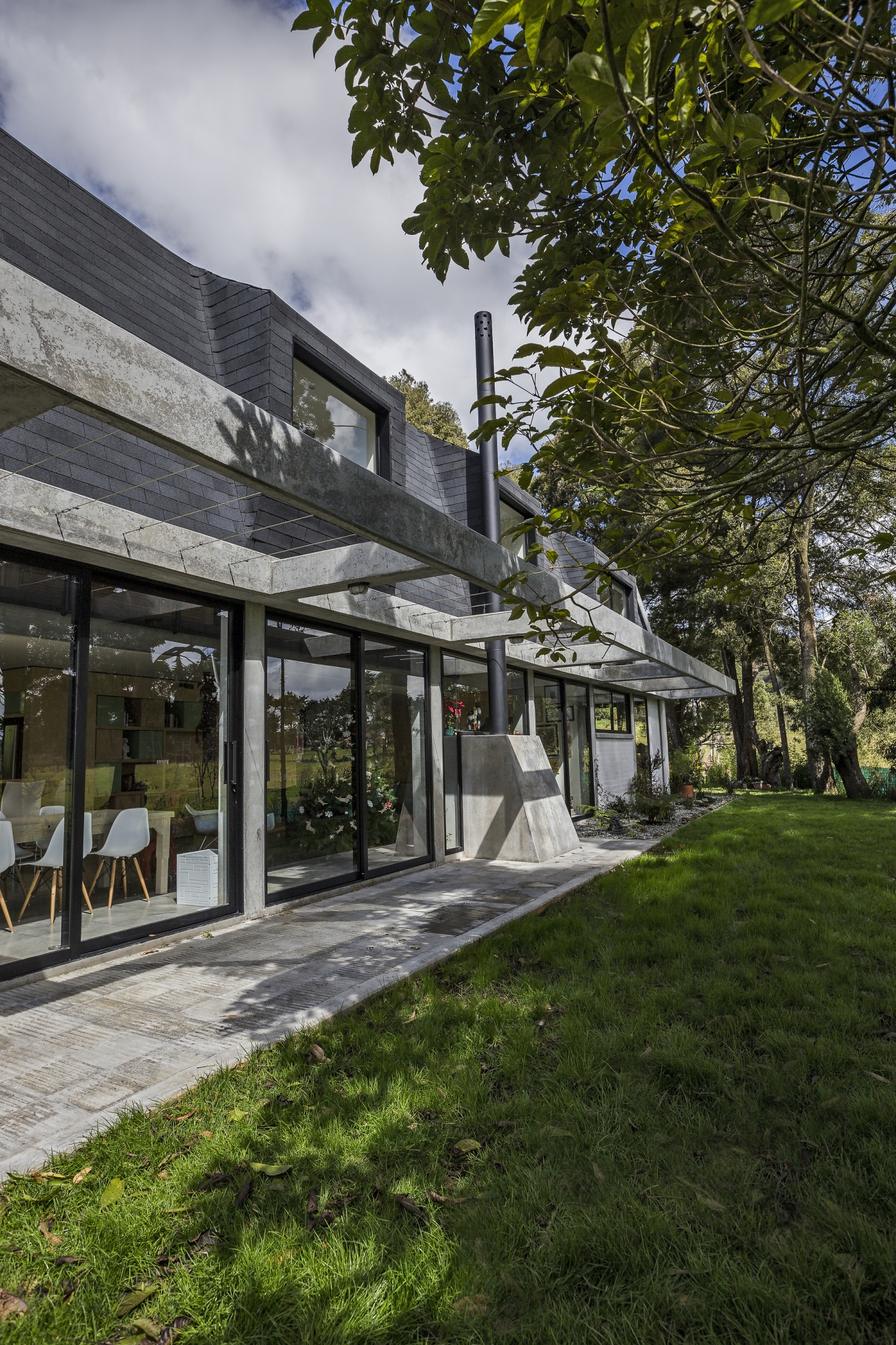 哥伦比亚 BO 住宅 | 热带谷仓风格，和谐融入农田景观-25