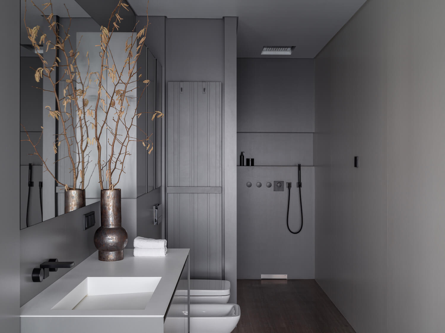 莫斯科黑色系公寓设计 既沉稳又有质感-25