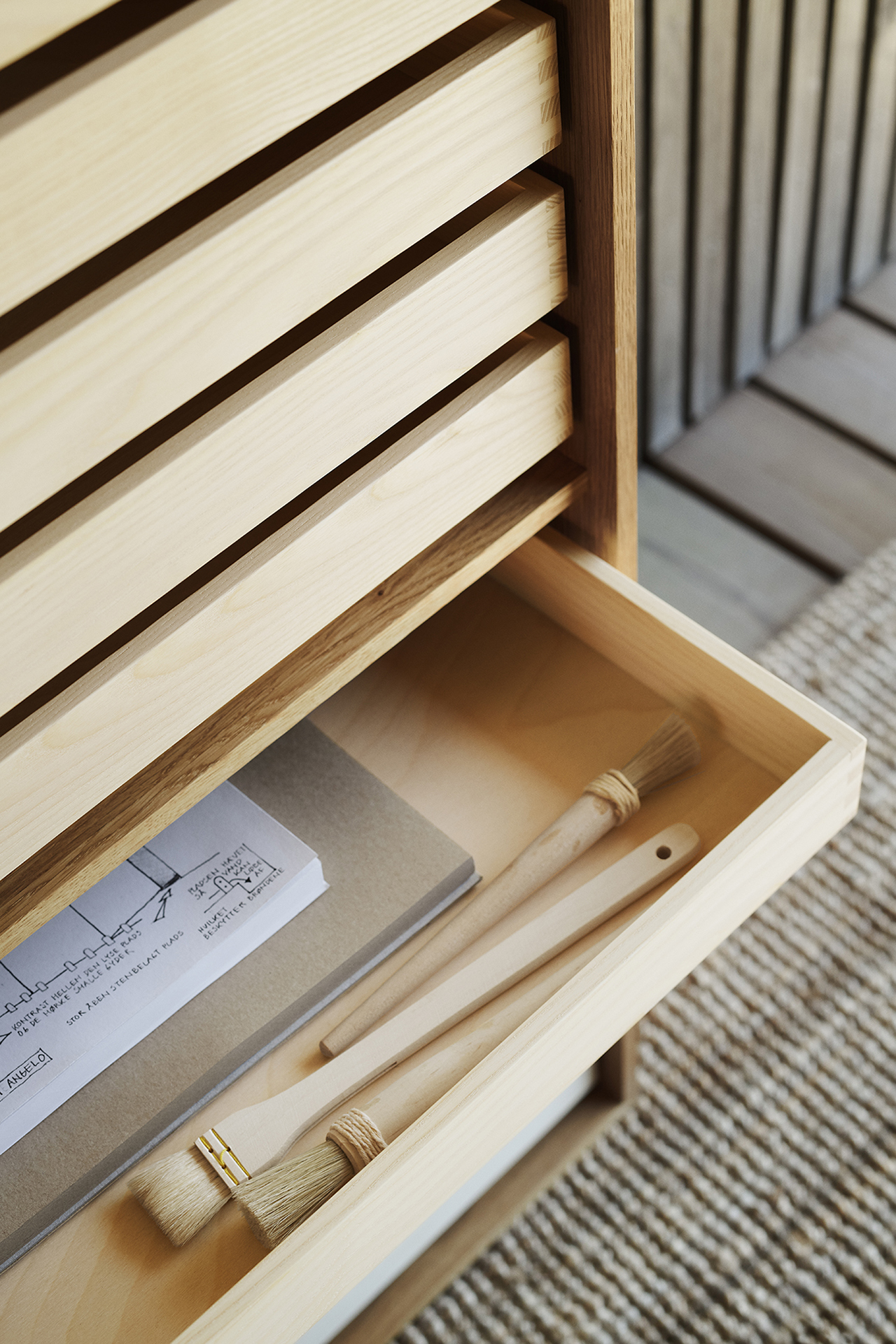 Carl Hansen & Son 新品 | FK63 书架系统与 RF1903 侧坐沙发-11