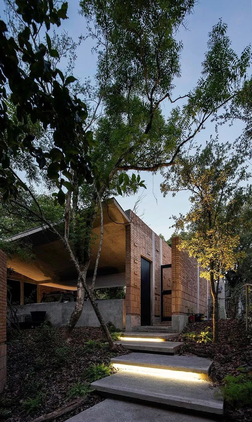 墨西哥森林的红砖屋住宅-13
