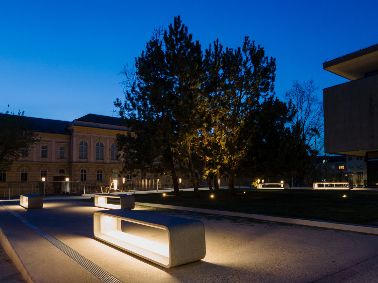 Vojvodina当代艺术博物馆前高原翻新丨DBA doo-12