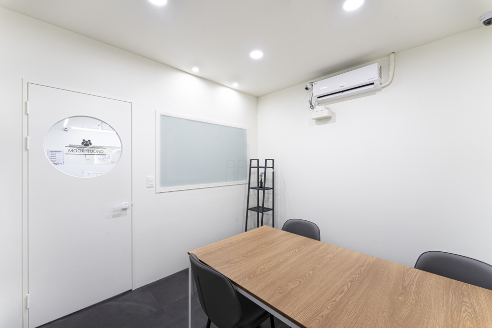 简约白调 | 80 平米咖啡厅的室内设计魅力-14