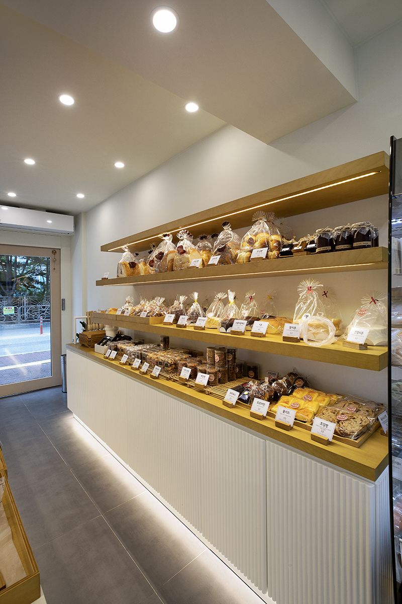 简约白调的面包店设计-14