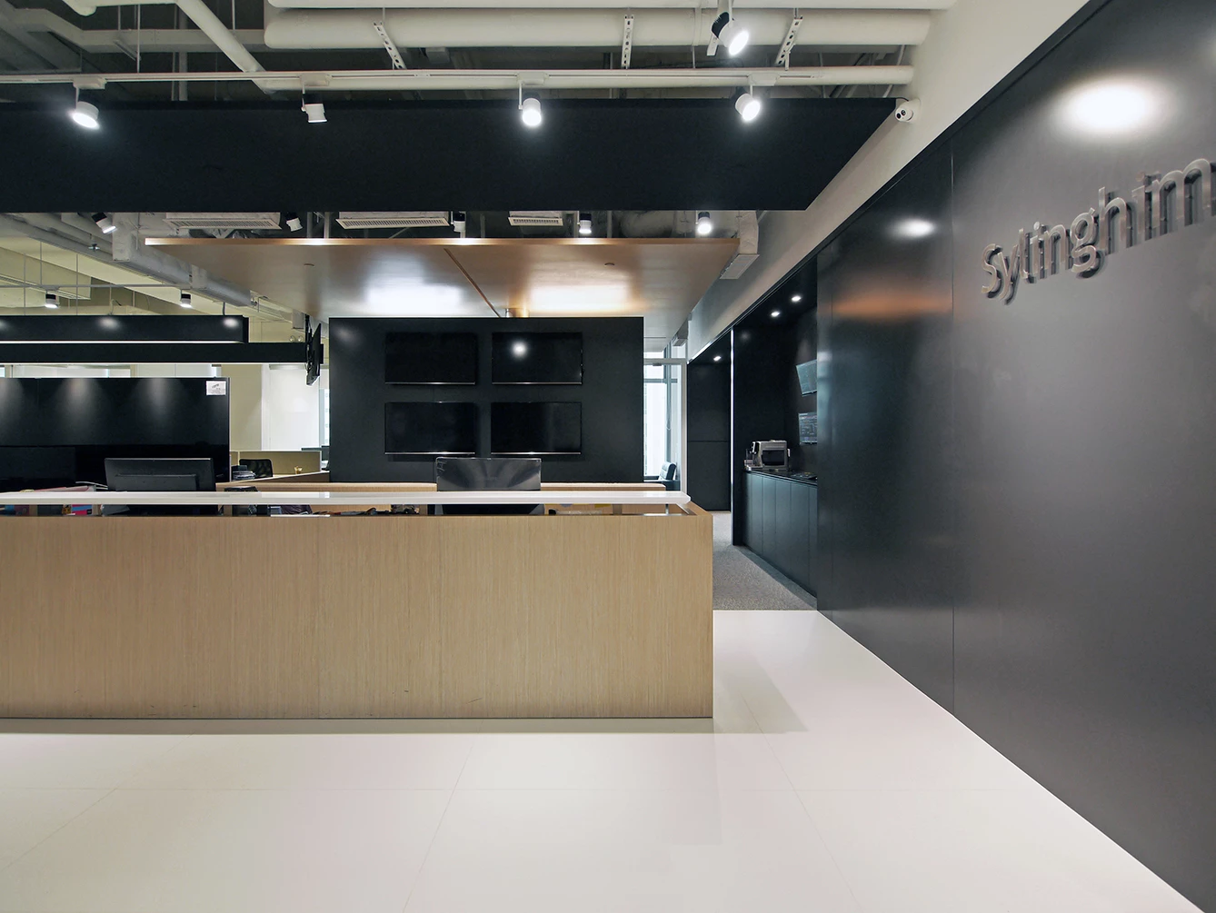 香港金融办公室设计 · Plot Architecture Office 的开放空间-9