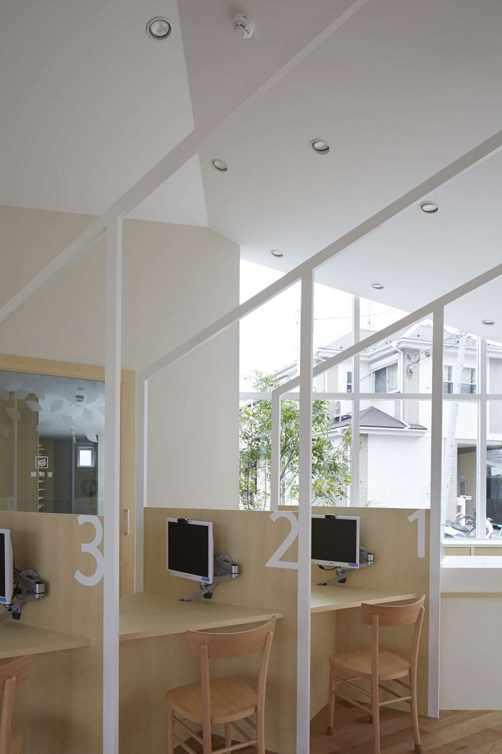 由于Yakuju Kamishirane 2 · sinato可能是特定的人名、地名、产品名等具有特定背景的内容，没有足够的语境信息难以准确翻译，暂时无法给出有效结果 丨日本神奈川丨构造设计寺戸巽海,照明设计FDS等-38