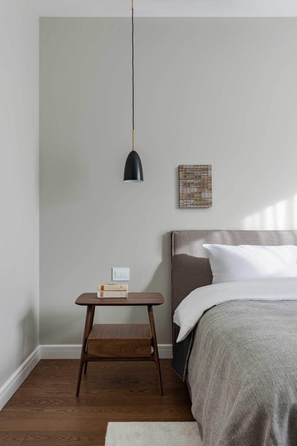 柔和灯光打造舒适卧室空间丨ELLEdecoration-30