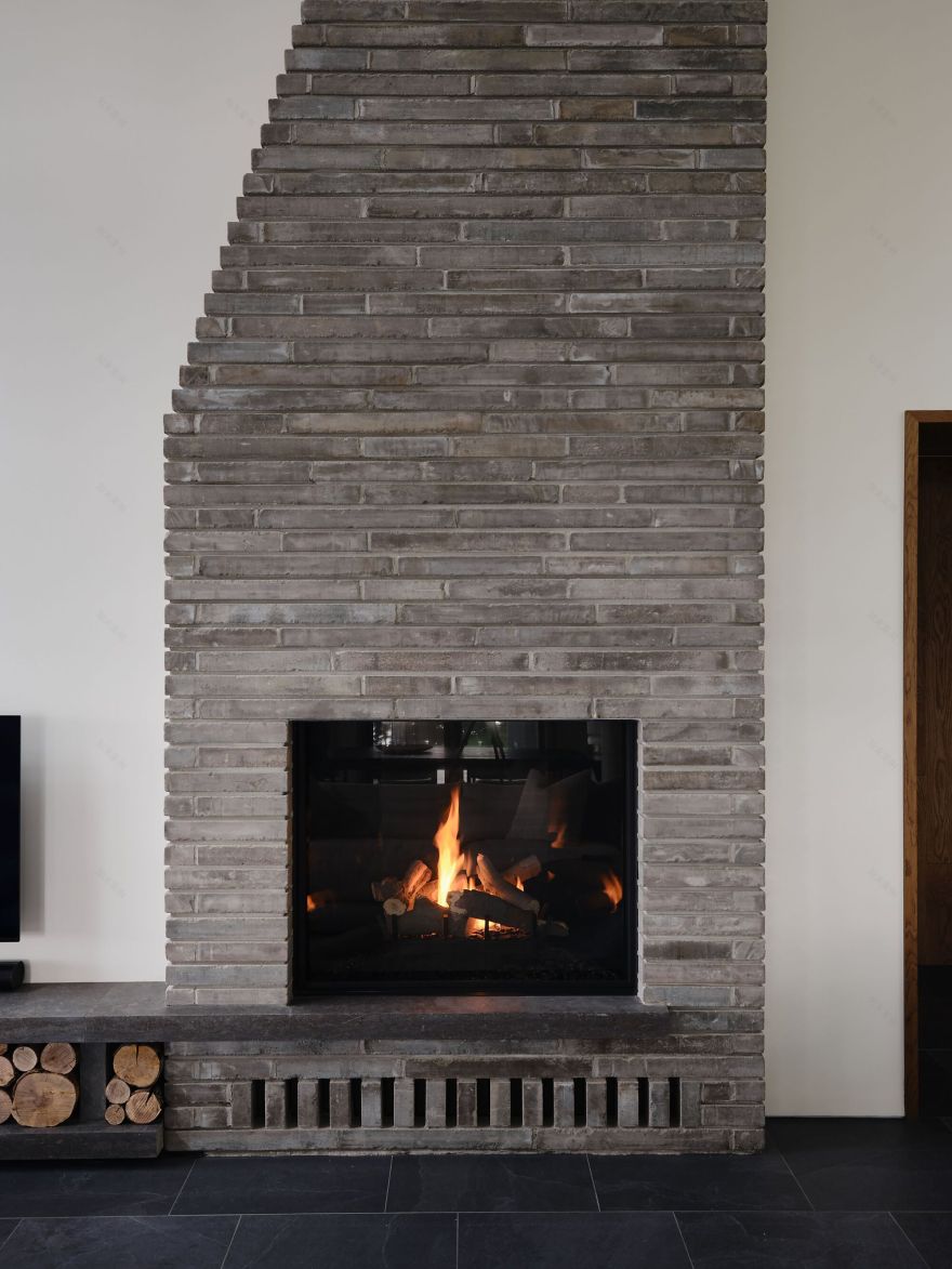 角屋;尖点之屋(注:Pointe在不同语境可能有角、尖端等意思,这里Maison de la Pointe直译为角之屋或尖端之屋,角屋表述相对简洁顺口,尖点之屋更体现原意,可根据具体背景选择) 丨加拿大丨YH2 Architecture-45