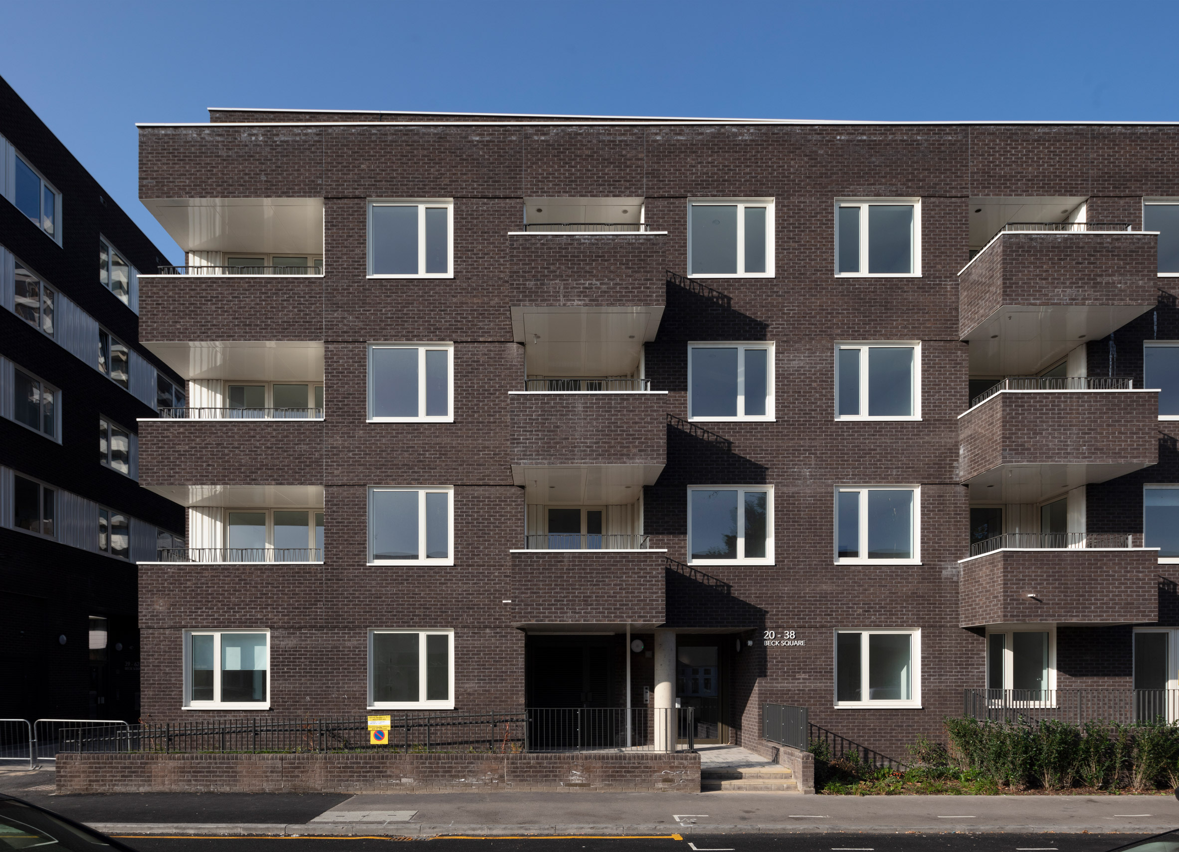 伦敦智能装饰塔楼成为焦点-22