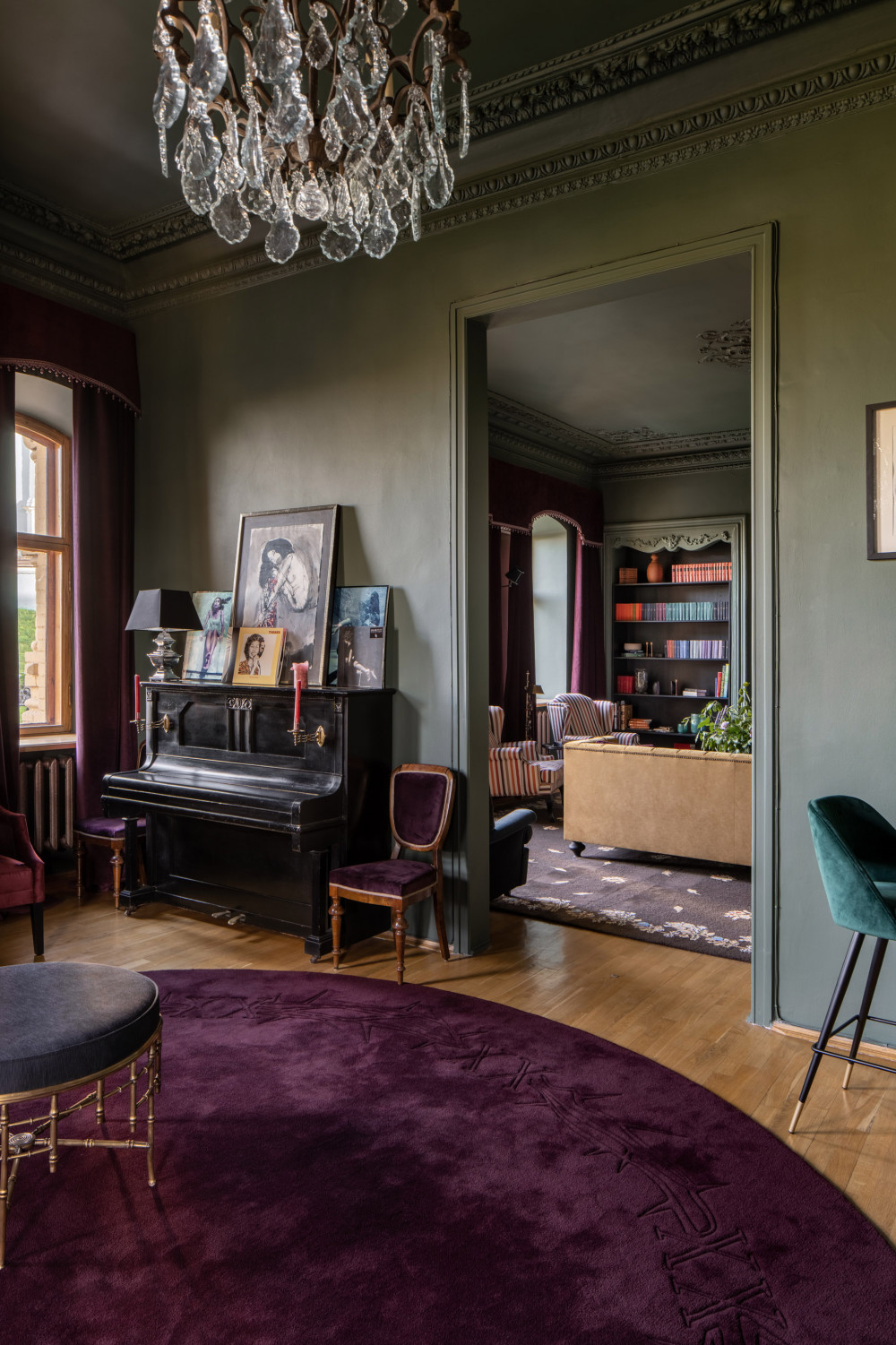 乌克兰历史公寓，古董家具打造精致闺房风格-29