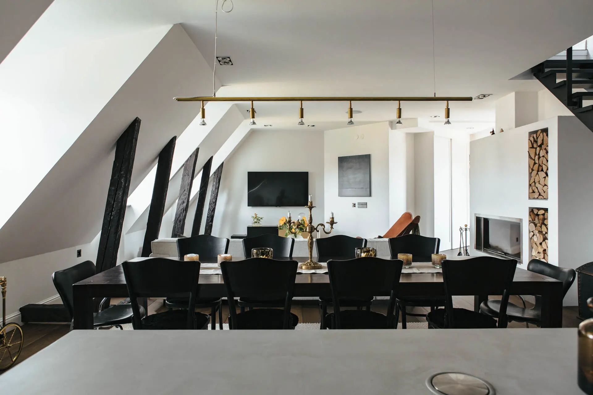 "瑞典斯德哥尔摩复式公寓，打造家庭办公一体化的舒适空间"-11