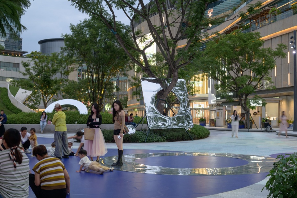 成都万象城公共广场改造设计丨中国成都丨扎哈·哈迪德建筑事务所,FLO景观设计事务所等-49