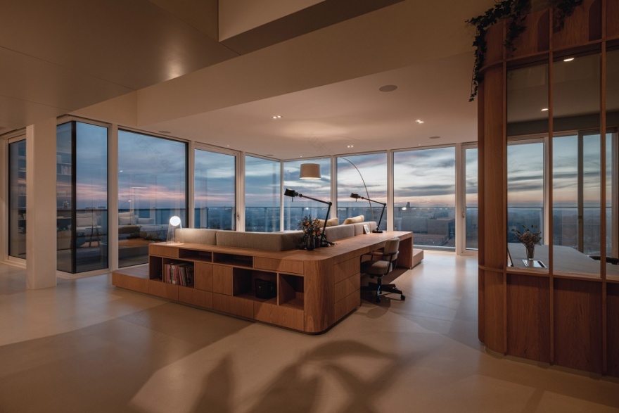 荷兰海滨顶层公寓 | 全景视野与橡木空间的完美融合-47