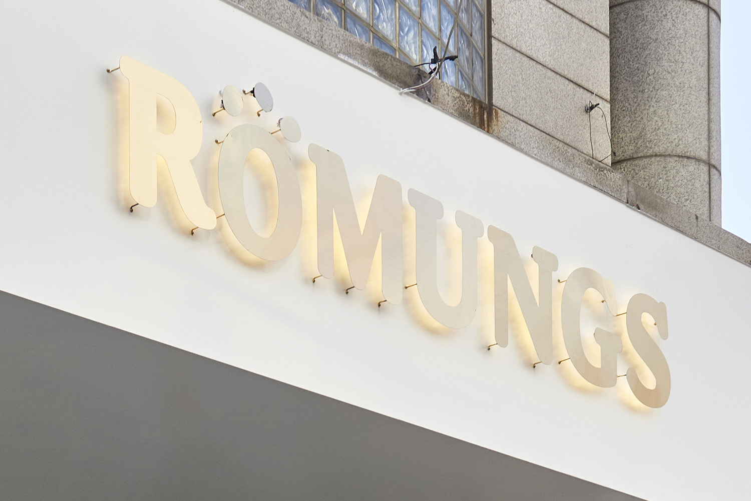 白色与木质，打造 25 平米极简美容室-12