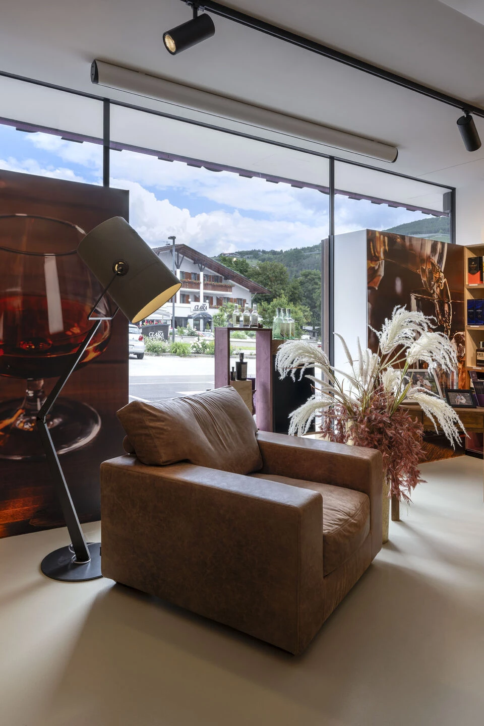 饮料市场竖琴丨monovolume architecture + design-9