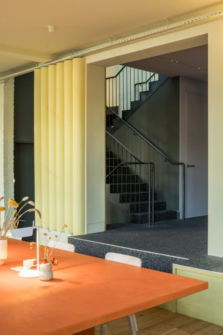 可再生材料和丰富色彩的办公室改造设计丨英国伦敦丨Archmongers-6