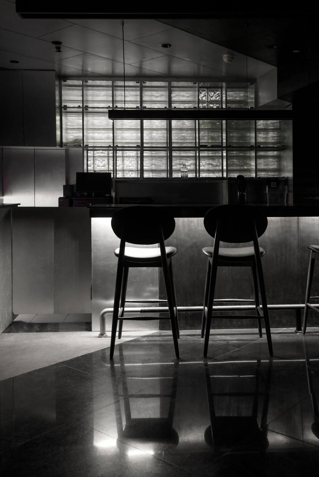 暗黑式混凝土结构鸡尾酒吧设计丨印度新德里丨RENESA ARCHITECTURE DESIGN-28