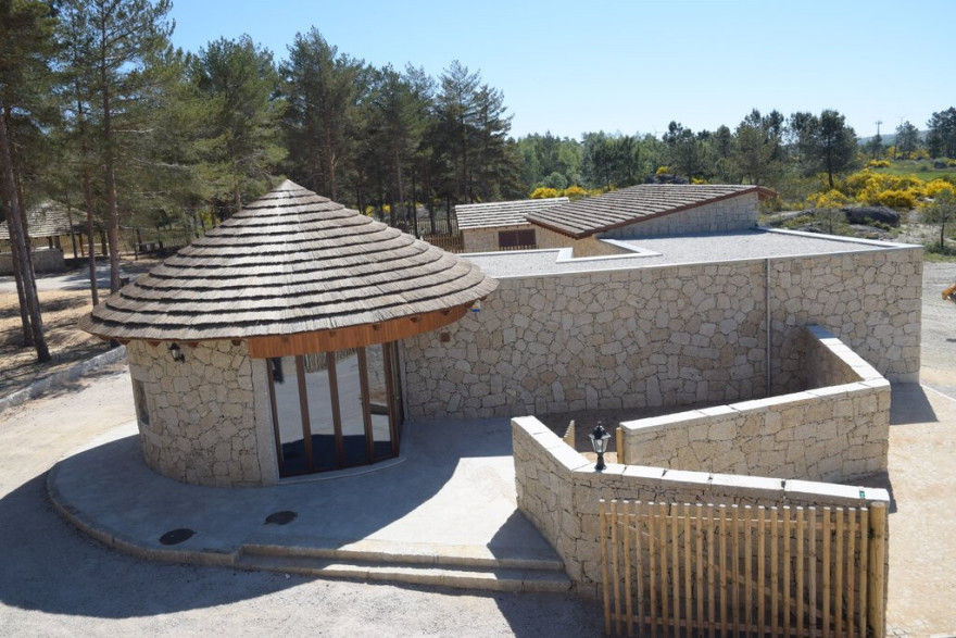 葡萄牙北部村庄式露营酒店-11