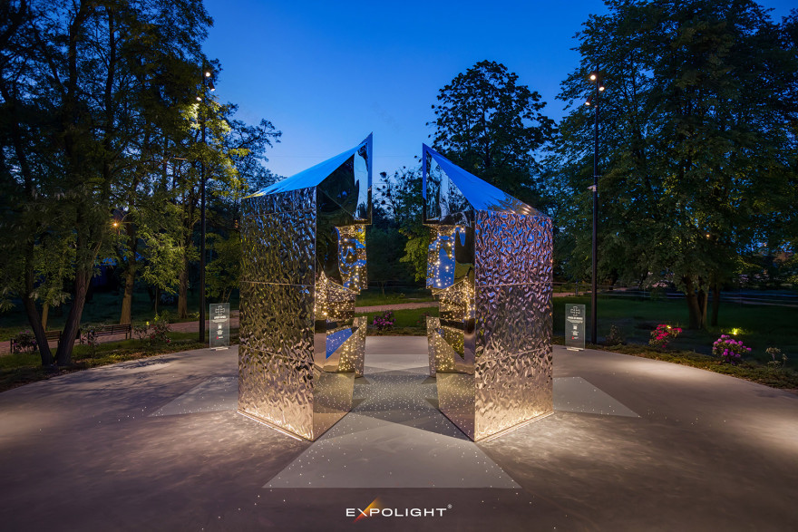 维什霍罗德英雄十字勋章(注:这里CROSS OF HEROES直译为英雄十字勋章 ,VYSHGOROD是乌克兰基辅州的一个城市维什霍罗德,由于不清楚具体语境,这样的组合可能是该城市相关的一种勋章名称,仅作参考) -23