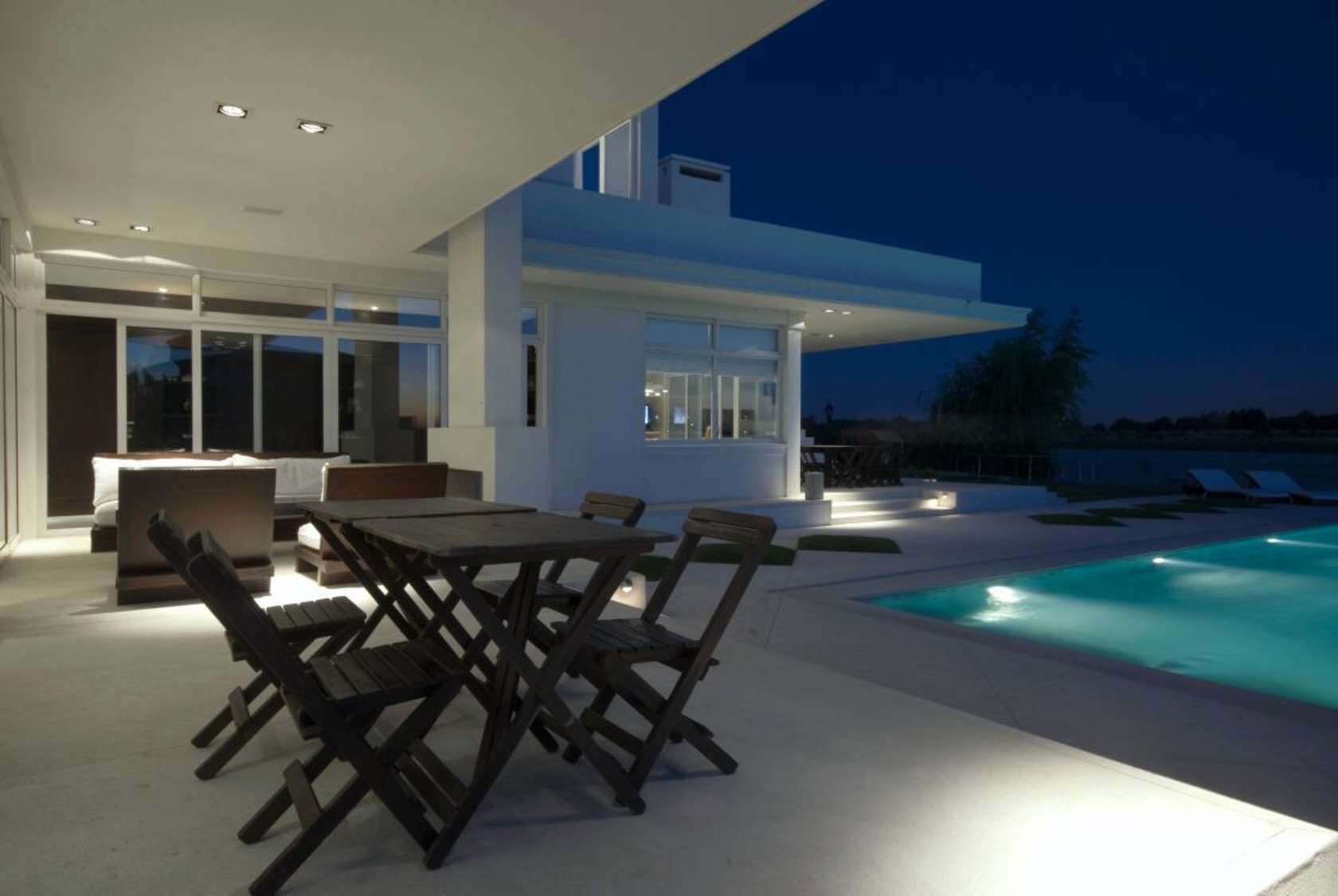 单色调湖畔别墅-37