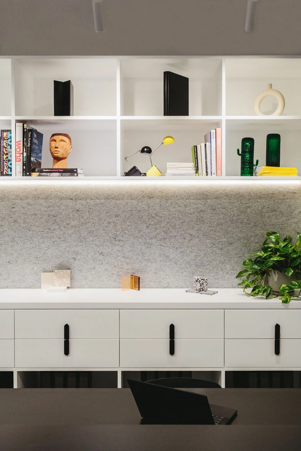 On Wo Lane 办公室设计丨中国香港丨Beauty Bloody Bonza-18