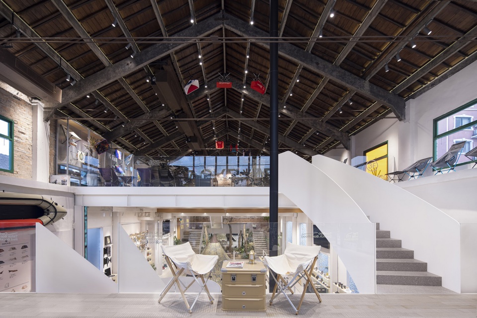 杭州观堂设计 | BACKROAD 户外集合店,老厂房的新生与多元空间-24
