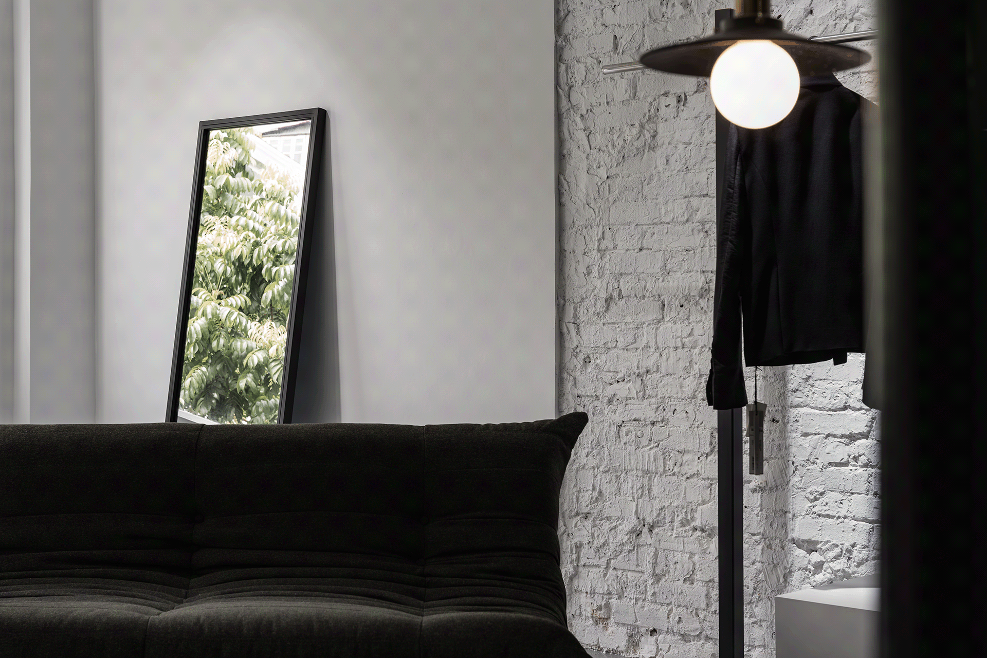 黑暗画廊丨越南河内丨Naki Wood Studio-22