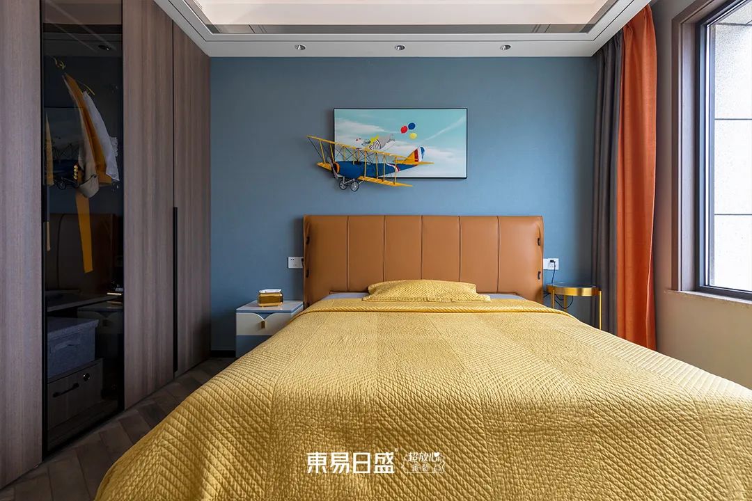 90后夫妻220㎡现代简约的家，三室变四室，被主卧圈粉了！-85